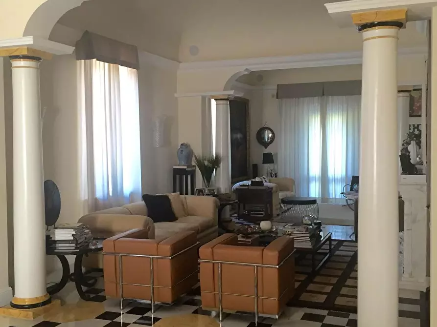 Immagine 9 di Villa in vendita  a San Giuliano Terme