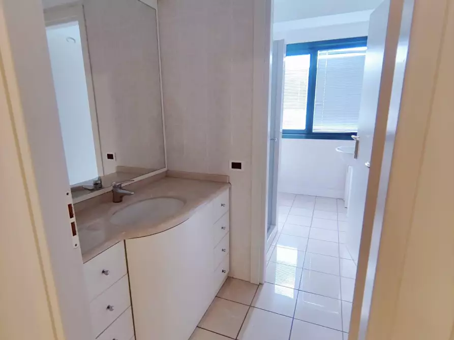 Immagine 24 di Attività artigianale in affitto  a Cascina