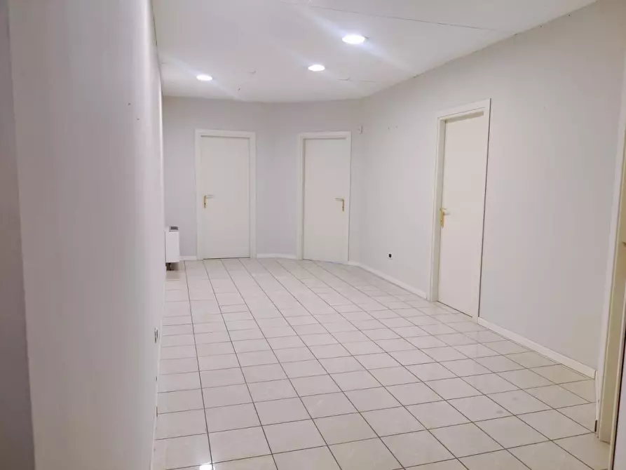 Immagine 21 di Attività artigianale in affitto  a Cascina