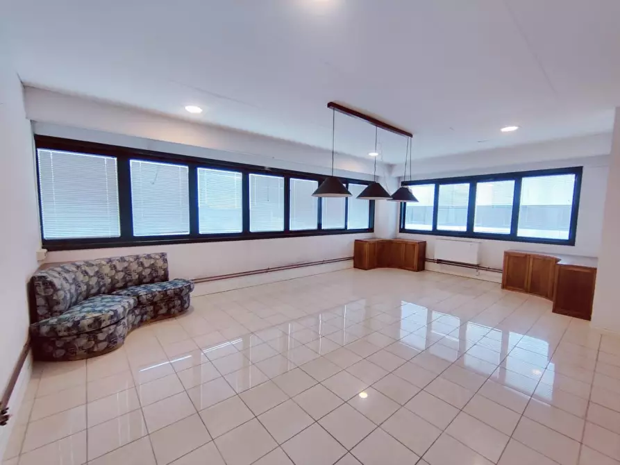 Immagine 22 di Attività artigianale in affitto  a Cascina