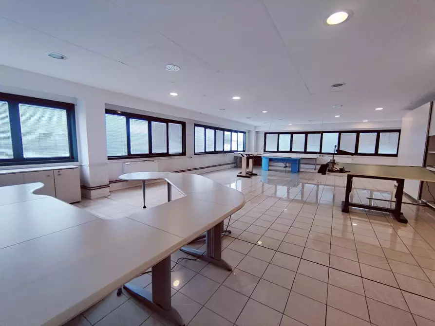 Immagine 23 di Attività artigianale in affitto  a Cascina