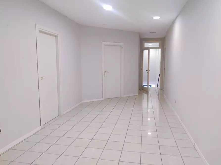 Immagine 19 di Attività artigianale in affitto  a Cascina