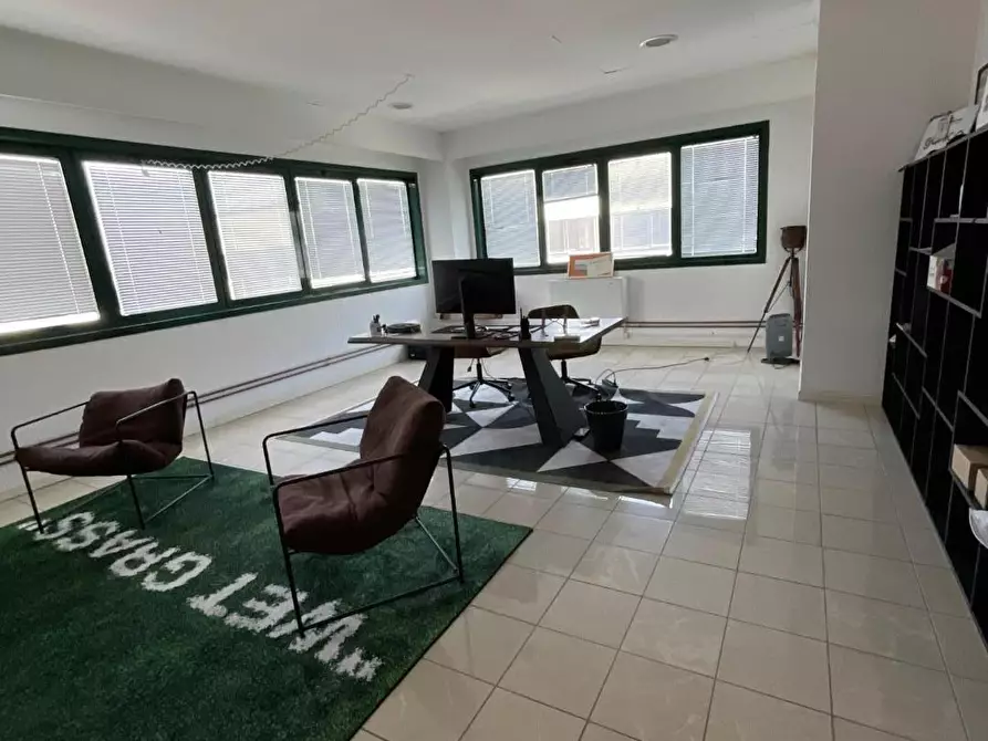 Immagine 18 di Attività artigianale in affitto  a Cascina