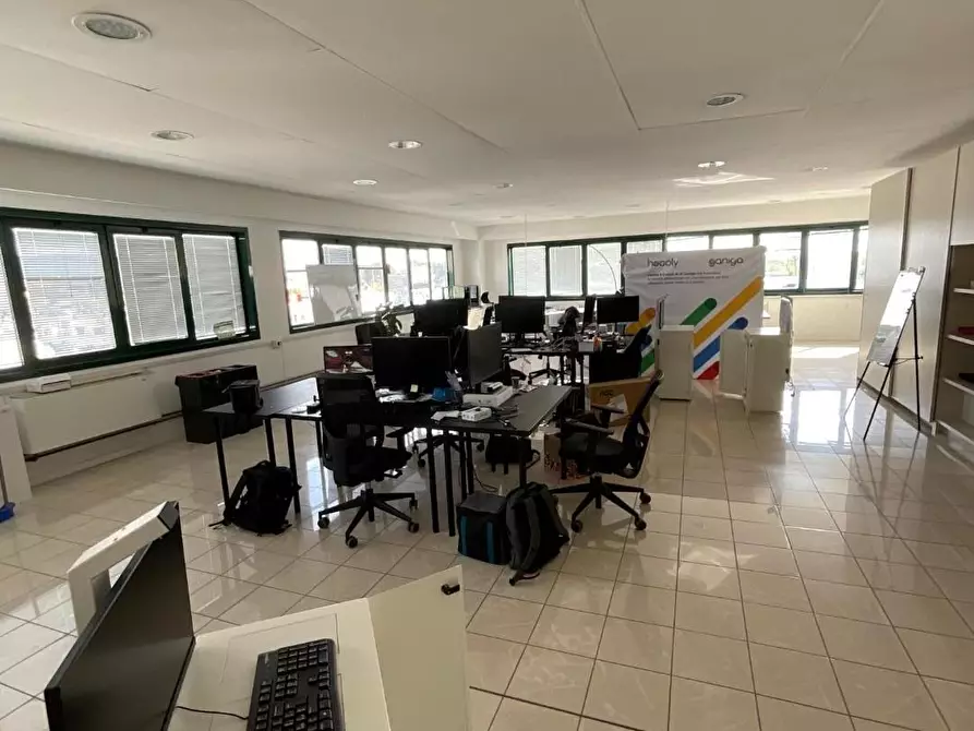 Immagine 11 di Attività artigianale in affitto  a Cascina