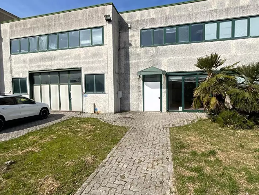 Immagine 3 di Attività artigianale in affitto  a Cascina