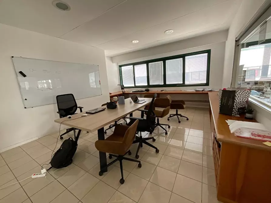 Immagine 14 di Attività artigianale in affitto  a Cascina