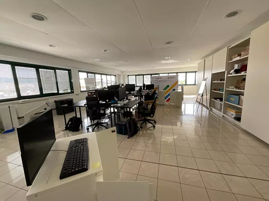 Immagine 12 di Attività artigianale in affitto  a Cascina