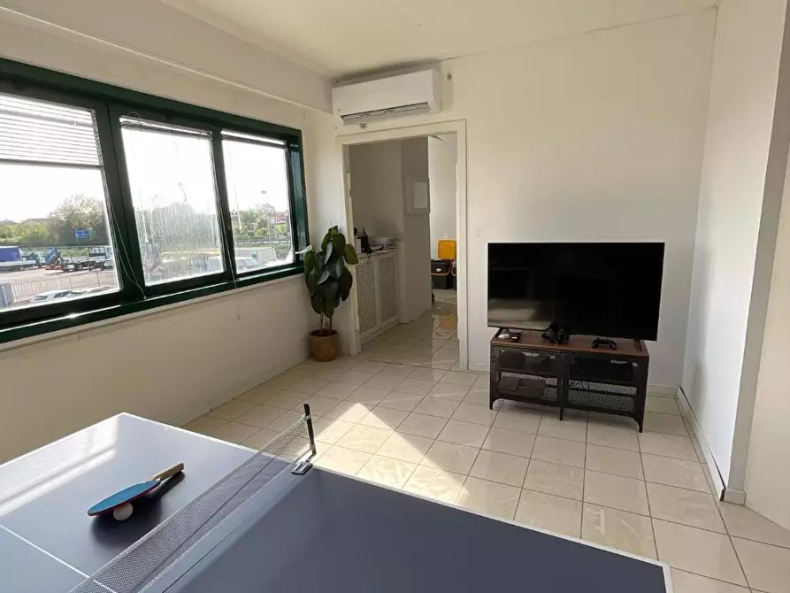 Immagine 10 di Attività artigianale in affitto  a Cascina