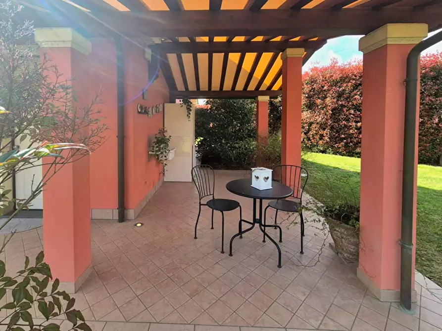 Immagine 12 di Villa in vendita  a Capannori