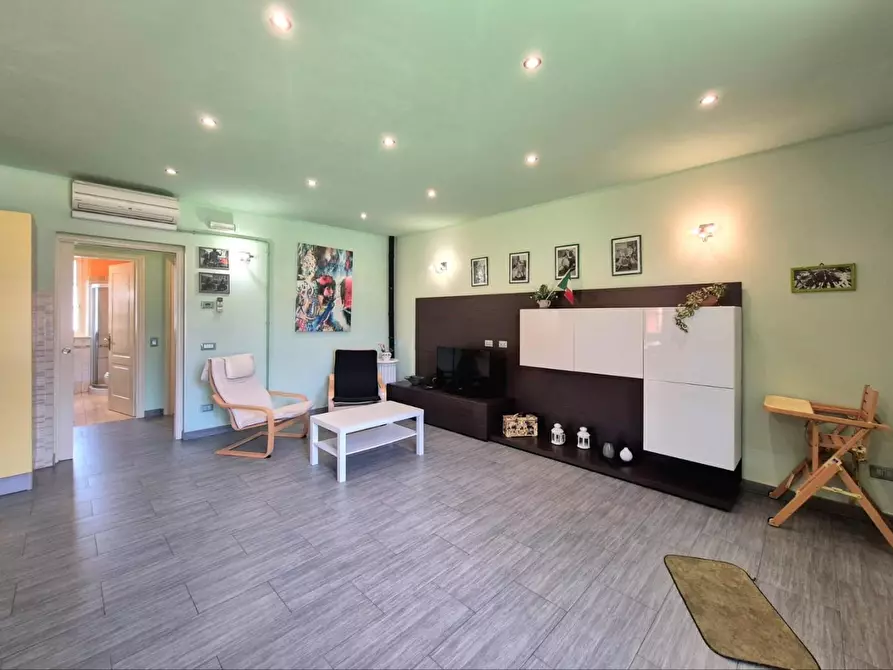 Immagine 17 di Villa in vendita  a Capannori