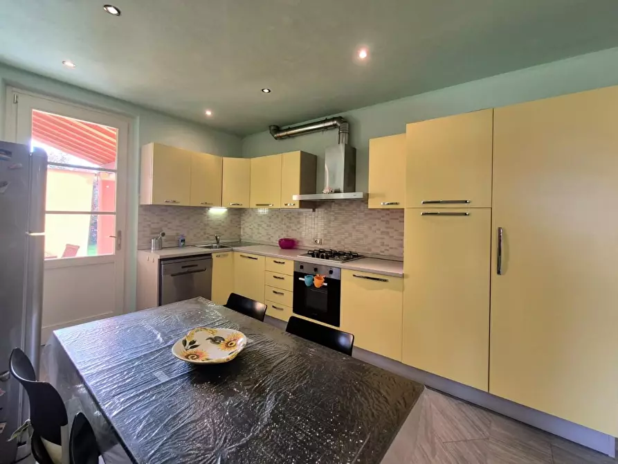 Immagine 21 di Villa in vendita  a Capannori