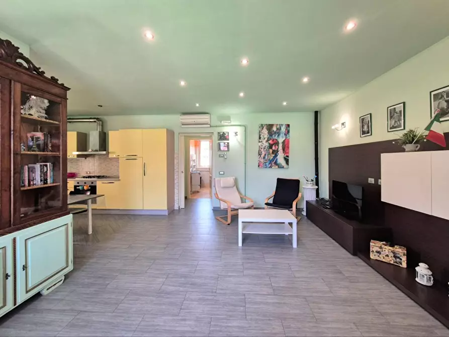 Immagine 19 di Villa in vendita  a Capannori