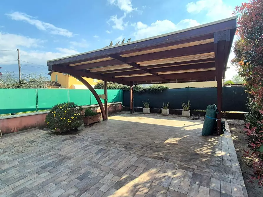 Immagine 13 di Villa in vendita  a Capannori