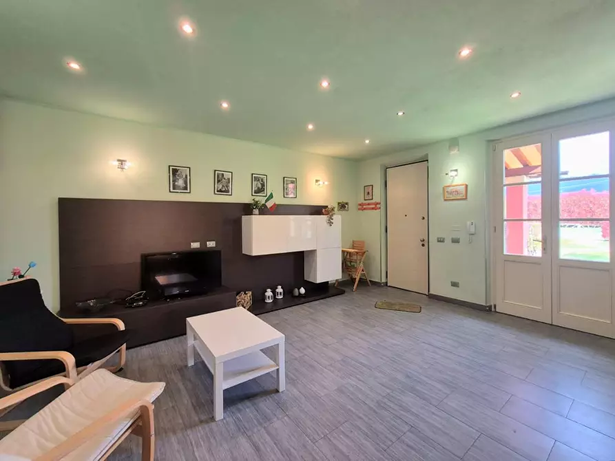 Immagine 15 di Villa in vendita  a Capannori