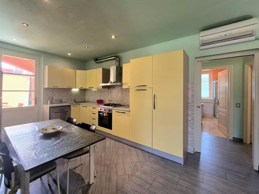 Immagine 20 di Villa in vendita  a Capannori