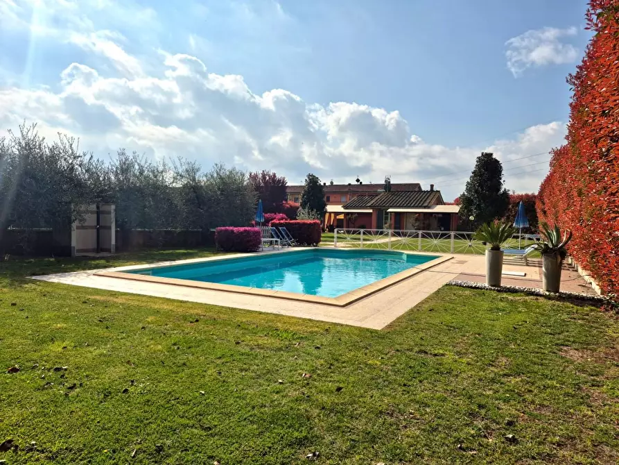 Immagine 2 di Villa in vendita  a Capannori