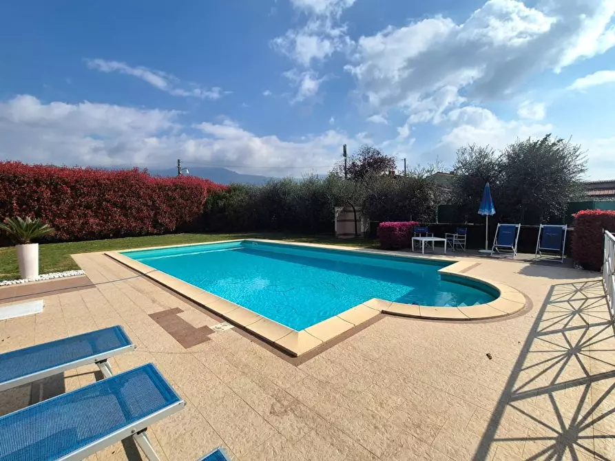 Immagine 3 di Villa in vendita  a Capannori