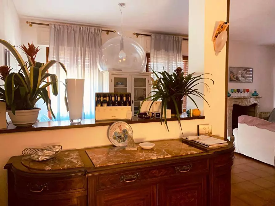 Immagine 2 di Appartamento in vendita  a Carrara