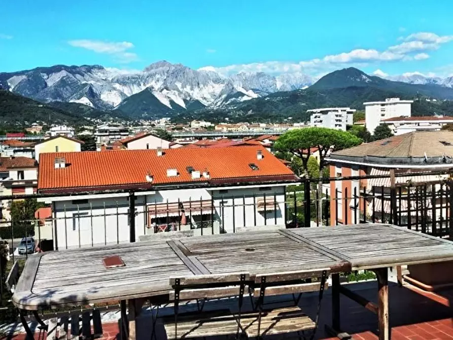 Immagine 12 di Appartamento in vendita  a Carrara