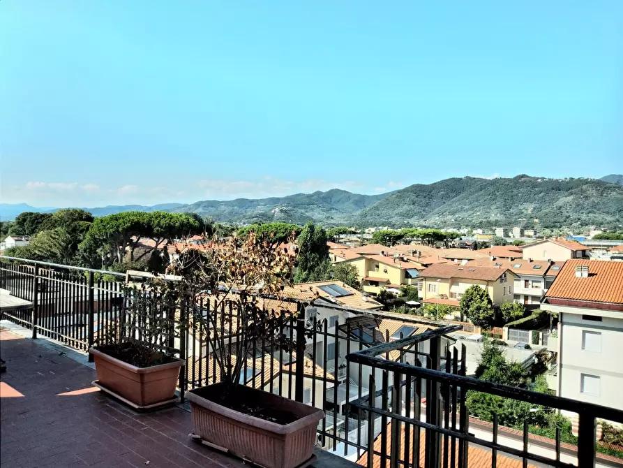 Immagine 36 di Appartamento in vendita  a Carrara