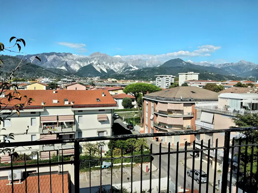Immagine 35 di Appartamento in vendita  a Carrara