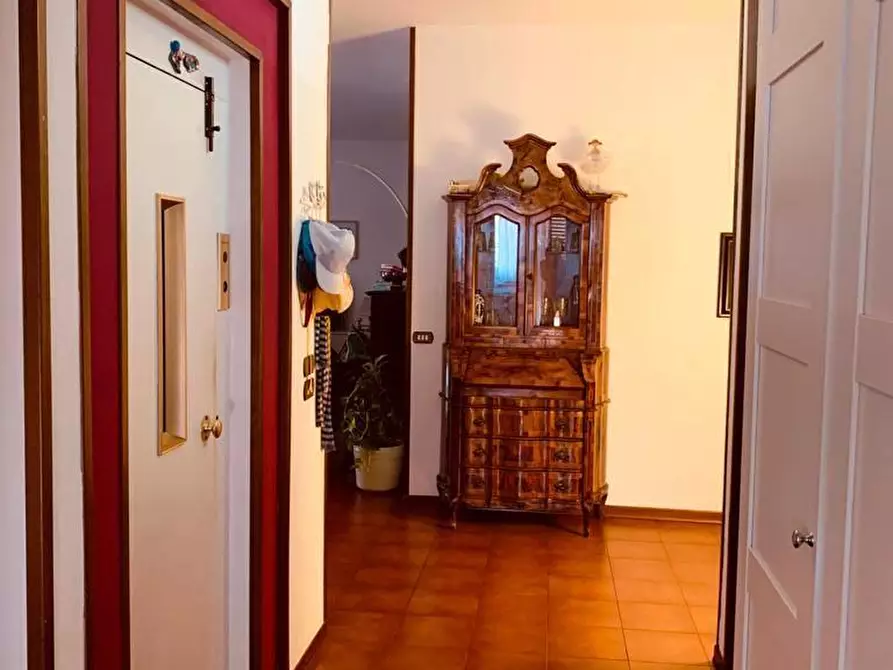 Immagine 3 di Appartamento in vendita  a Carrara