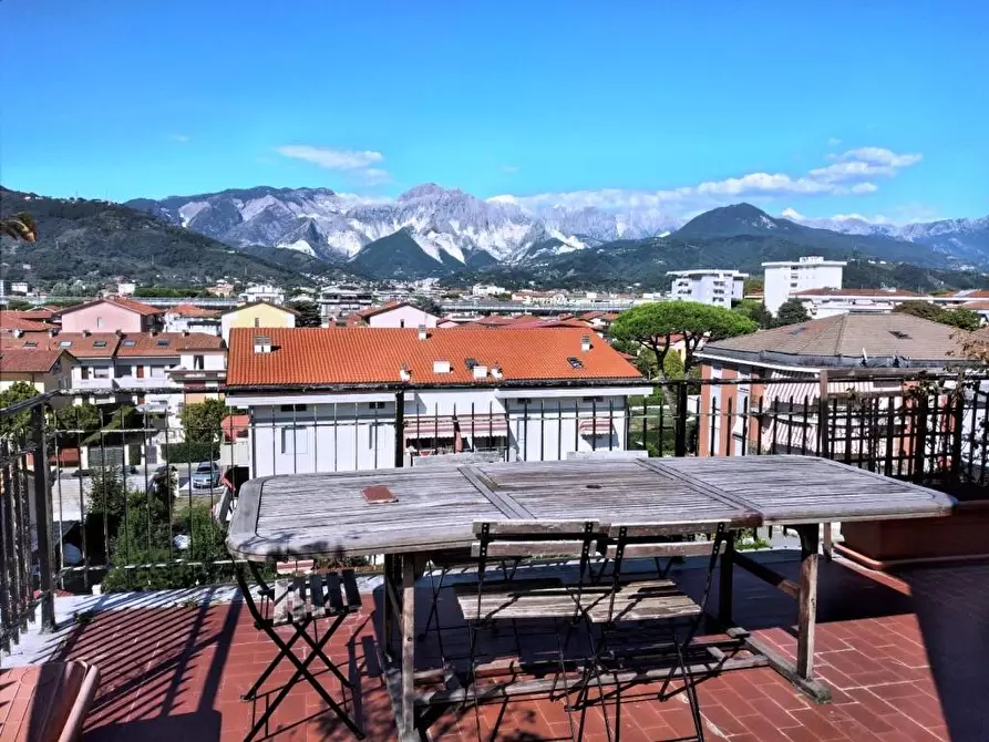 Immagine 13 di Appartamento in vendita  a Carrara