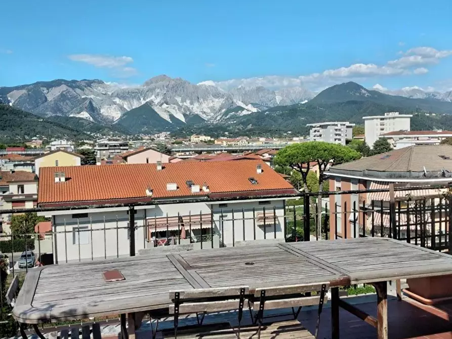 Immagine 37 di Appartamento in vendita  a Carrara