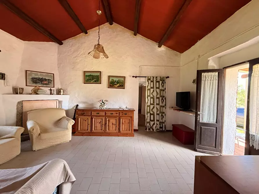 Immagine 15 di Casa colonica in vendita  a Arzachena