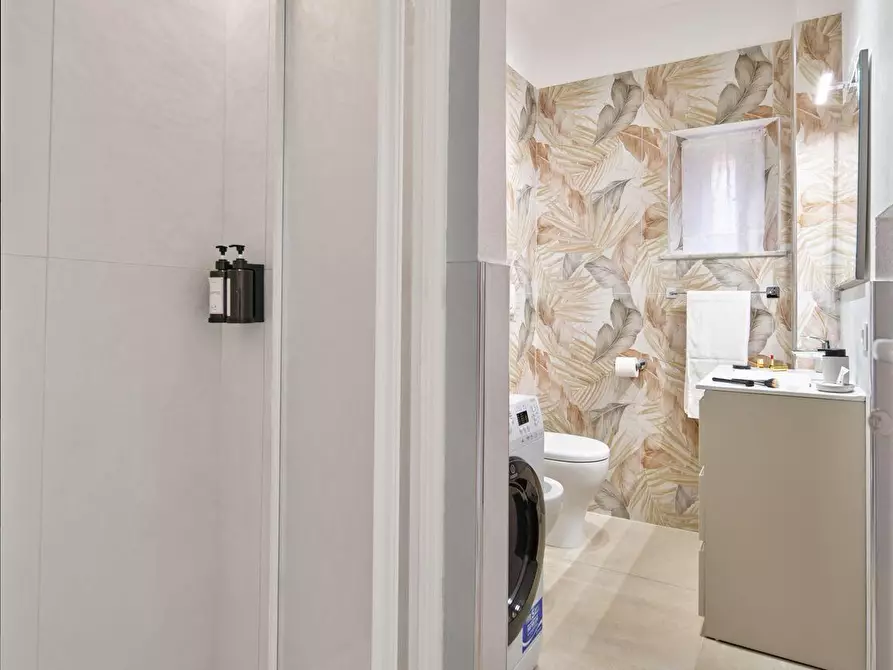 Immagine 17 di Appartamento in vendita  a Siena