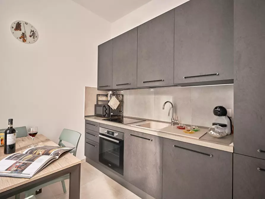 Immagine 13 di Appartamento in vendita  a Siena