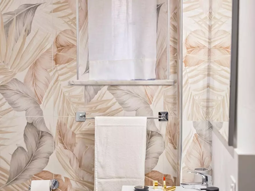 Immagine 20 di Appartamento in vendita  a Siena