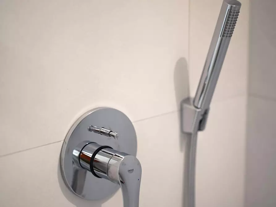 Immagine 19 di Appartamento in vendita  a Siena