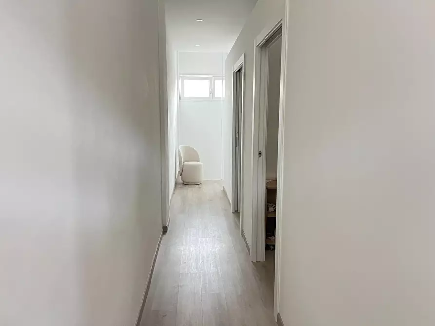 Immagine 7 di Locale commerciale in affitto  a Massa