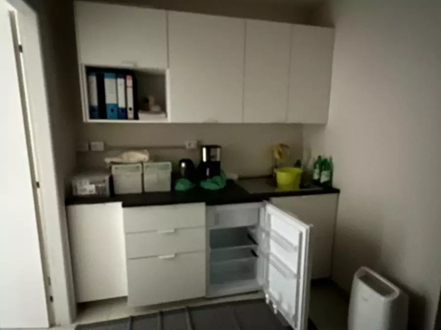 Immagine 20 di Locale commerciale in affitto  a Massa