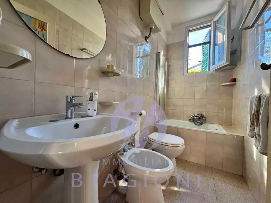 Immagine 8 di Casa bifamiliare in vendita  a Pietrasanta