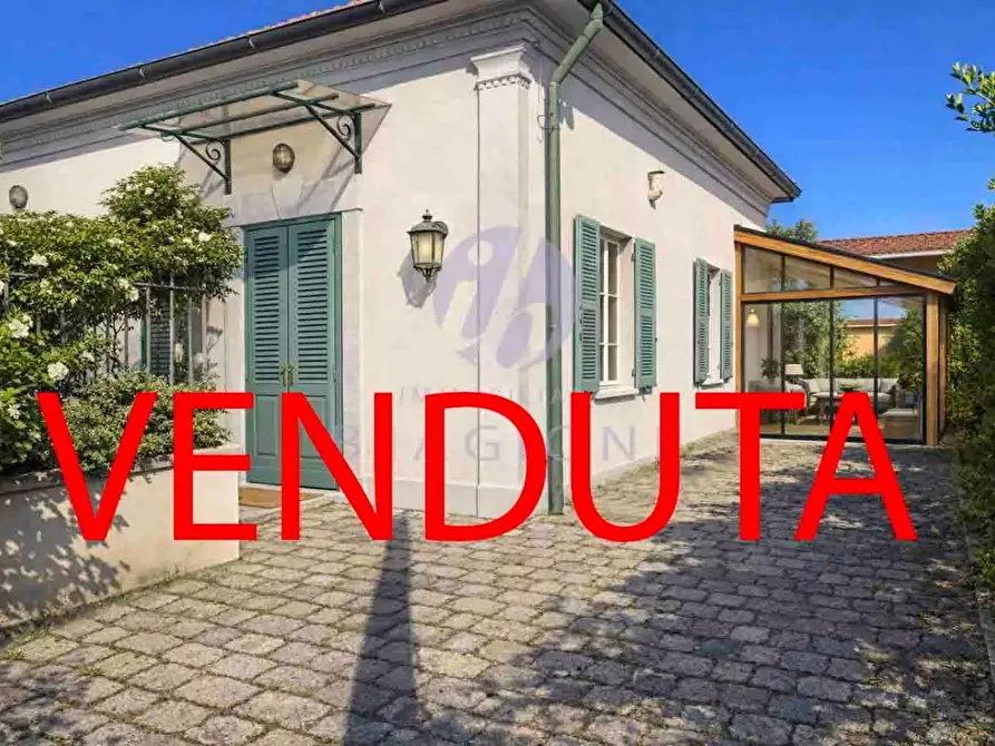 Immagine 1 di Casa bifamiliare in vendita  a Pietrasanta