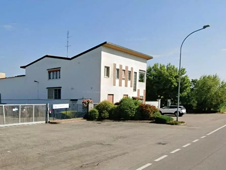 Immagine 1 di Laboratorio in vendita  a Robecco Sul Naviglio