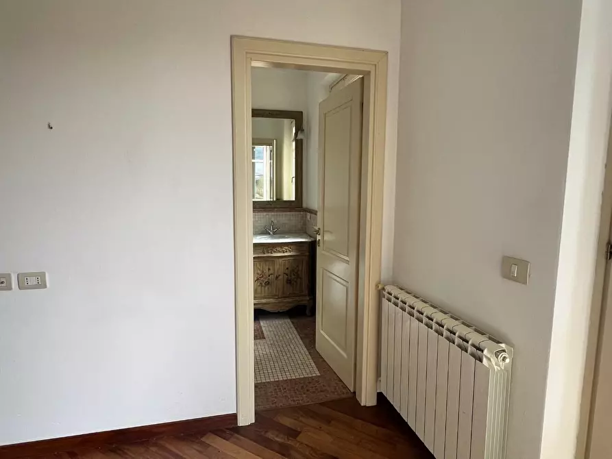 Immagine 40 di Villetta a schiera in vendita  a Forte Dei Marmi