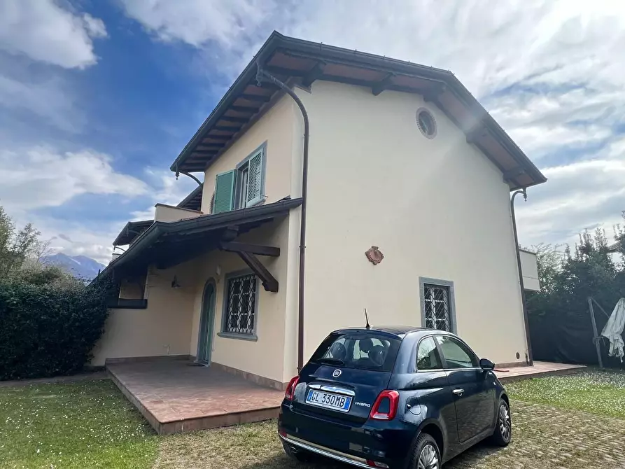 Immagine 3 di Villetta a schiera in vendita  a Forte Dei Marmi