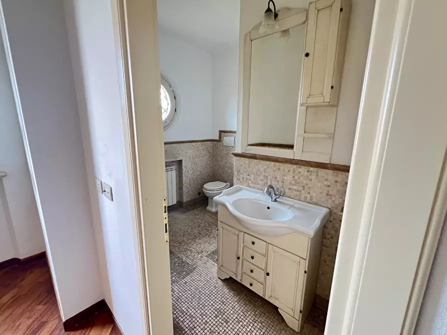 Immagine 26 di Villetta a schiera in vendita  a Forte Dei Marmi