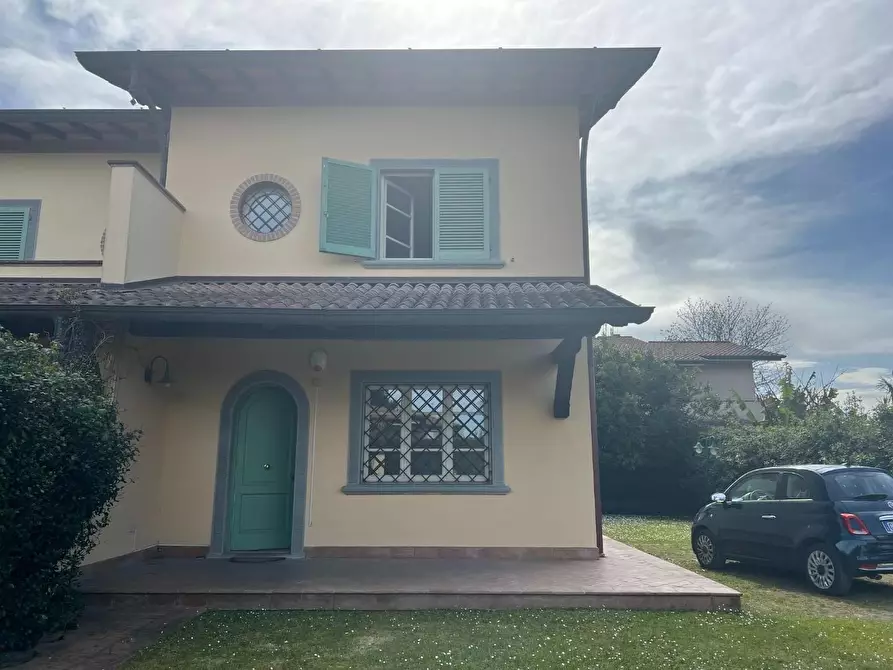 Immagine 1 di Villetta a schiera in vendita  a Forte Dei Marmi