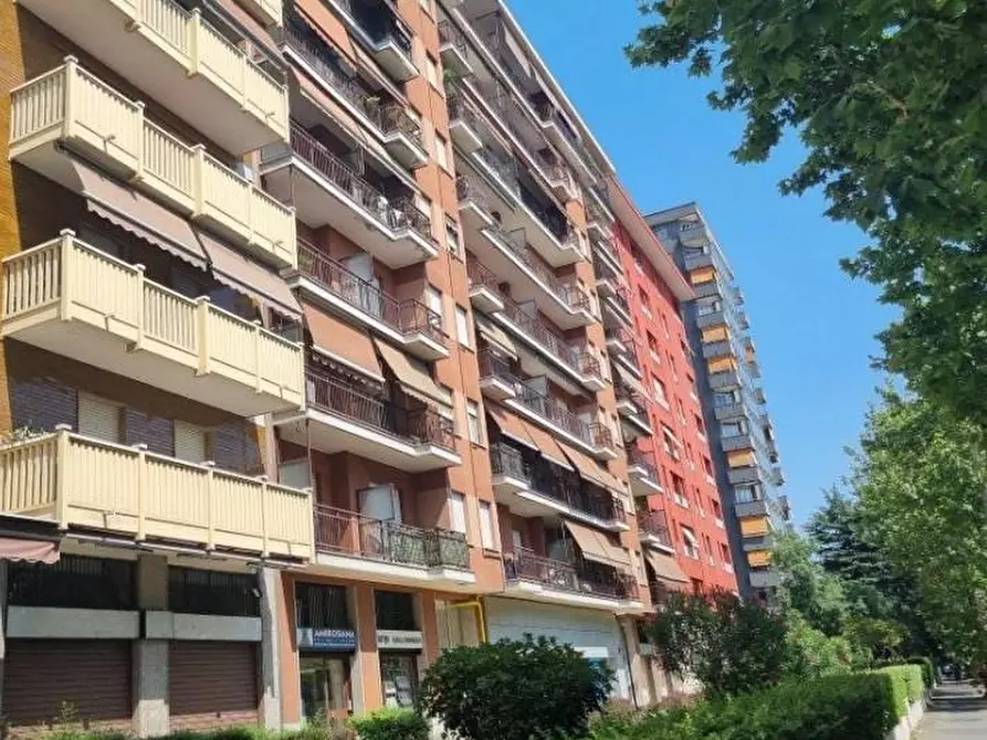 Immagine 2 di Negozio in vendita  a Sesto San Giovanni