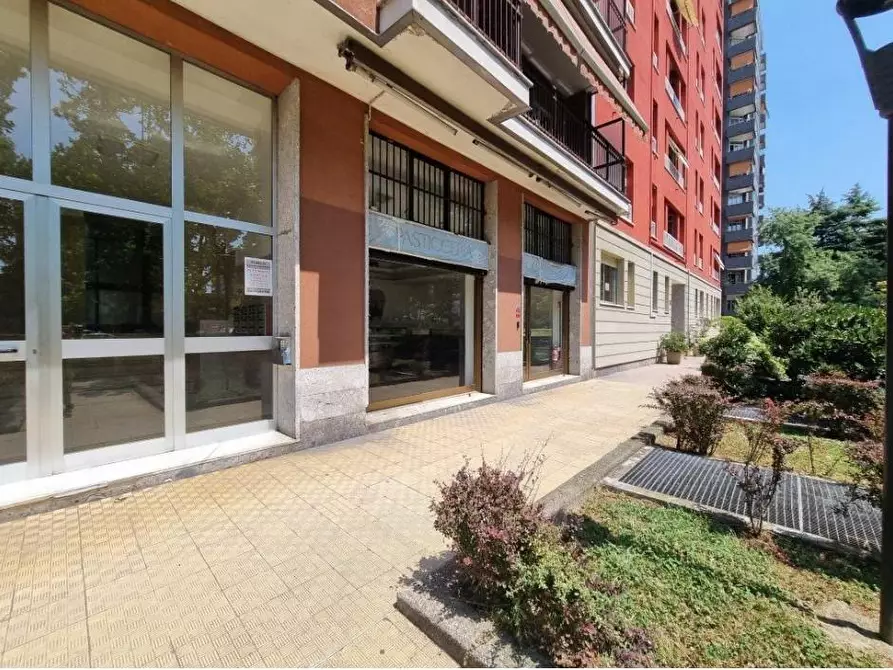 Immagine 1 di Negozio in vendita  a Sesto San Giovanni