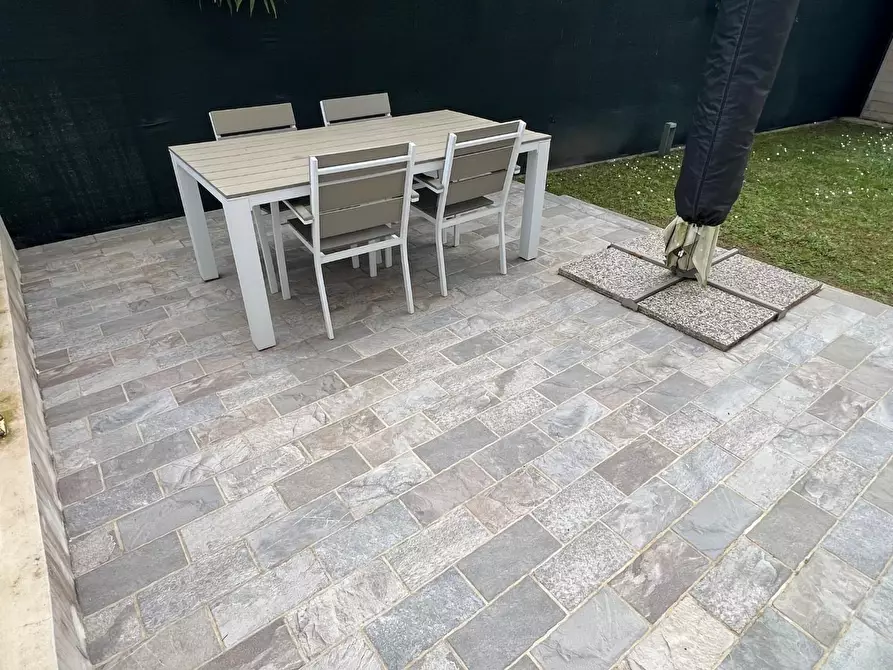 Immagine 11 di Appartamento in vendita  a Montignoso