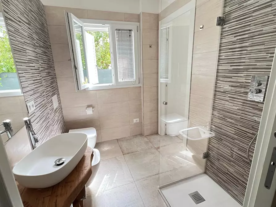 Immagine 27 di Appartamento in vendita  a Montignoso