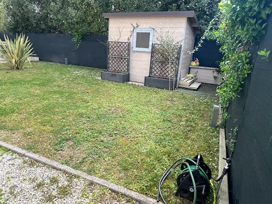 Immagine 5 di Appartamento in vendita  a Montignoso