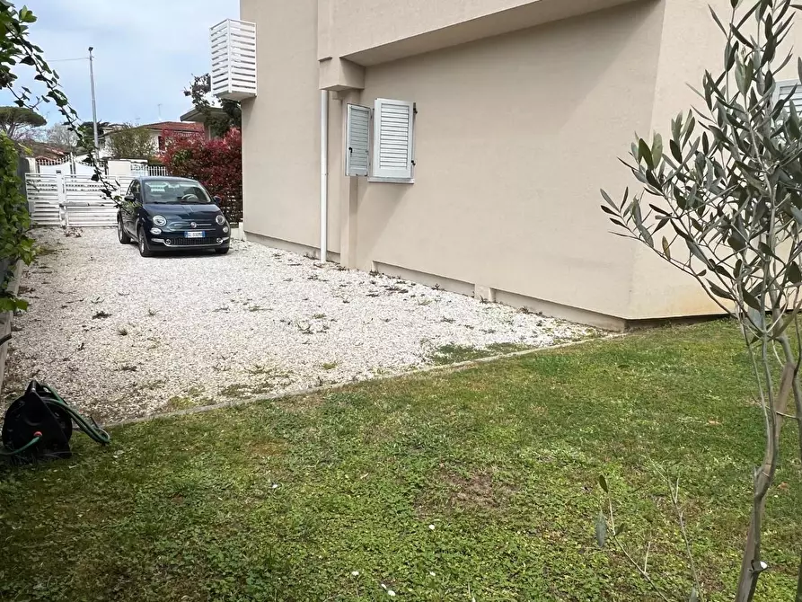 Immagine 7 di Appartamento in vendita  a Montignoso