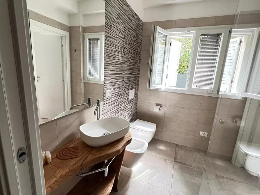 Immagine 28 di Appartamento in vendita  a Montignoso