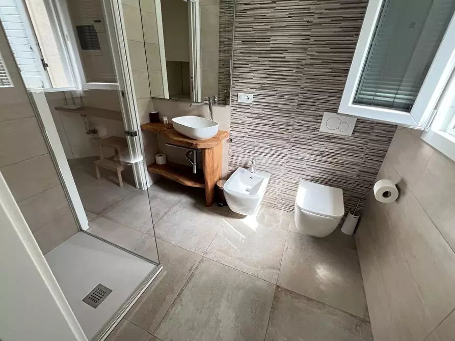 Immagine 30 di Appartamento in vendita  a Montignoso